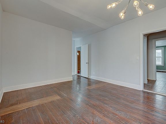 5th image of 18 New St
