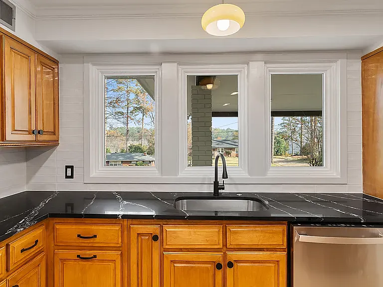 2213 Dartmouth Rd — Photo 6
