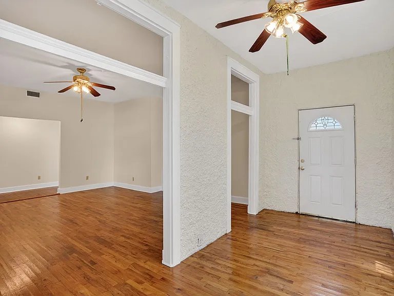 2500 Nashville Ave — Photo 3