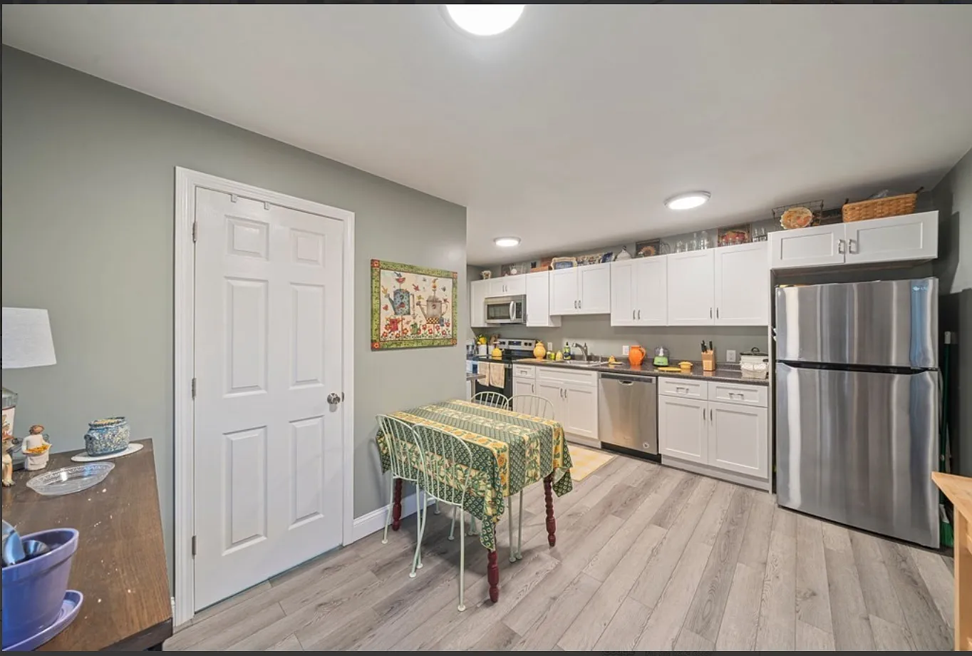 1 bed, 750 sqft, $2,200 — Photo 2
