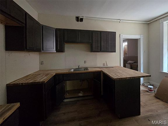 5th image of 3451 Itaska St