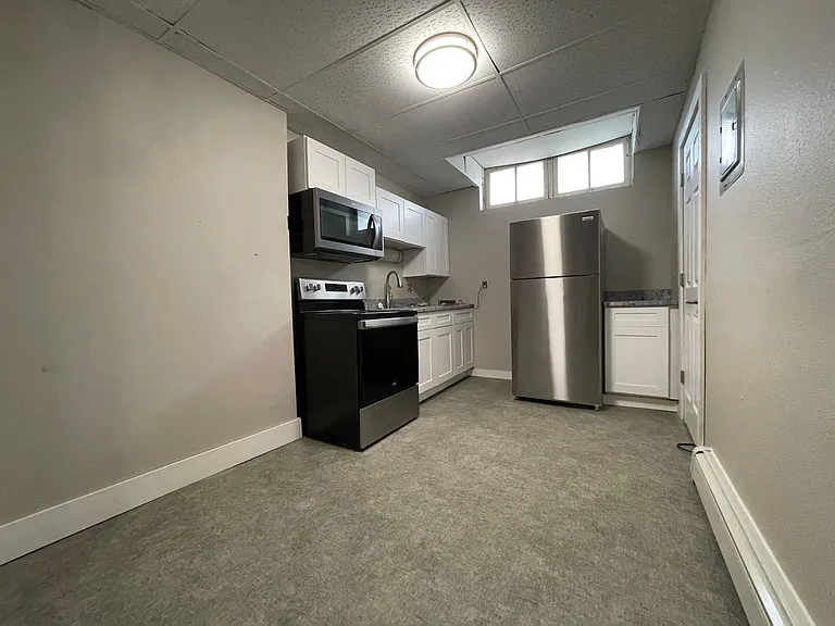 516 W 8th St #1 — Photo 3