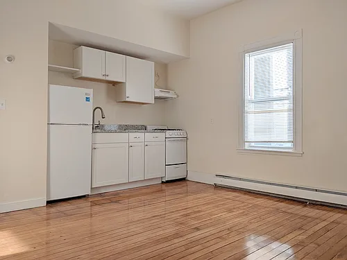 19 Cameron Ave #R Photo 1