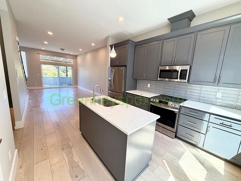 6064 NE 42nd Ave — Photo 5