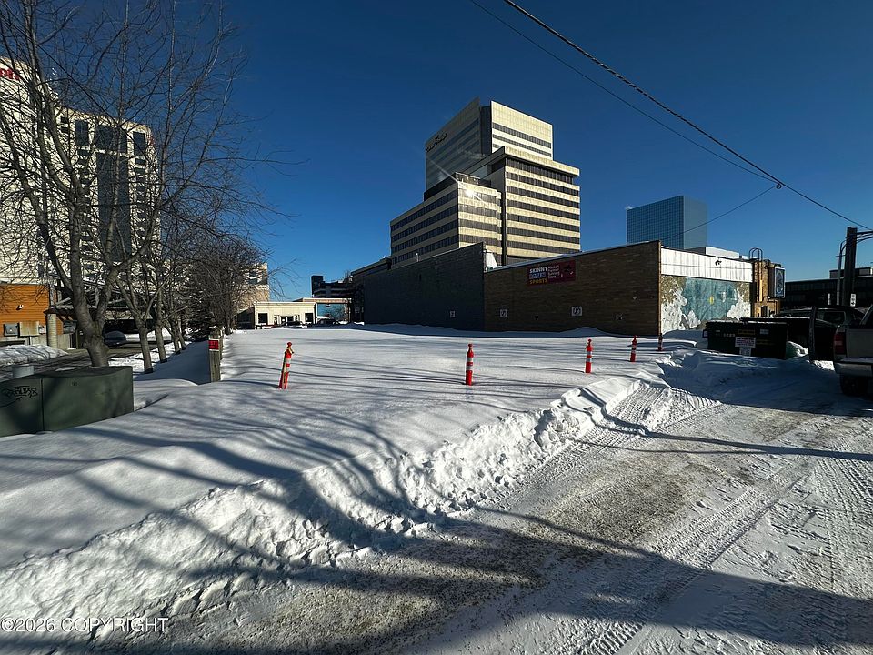 2nd image of 810 W 8th Ave