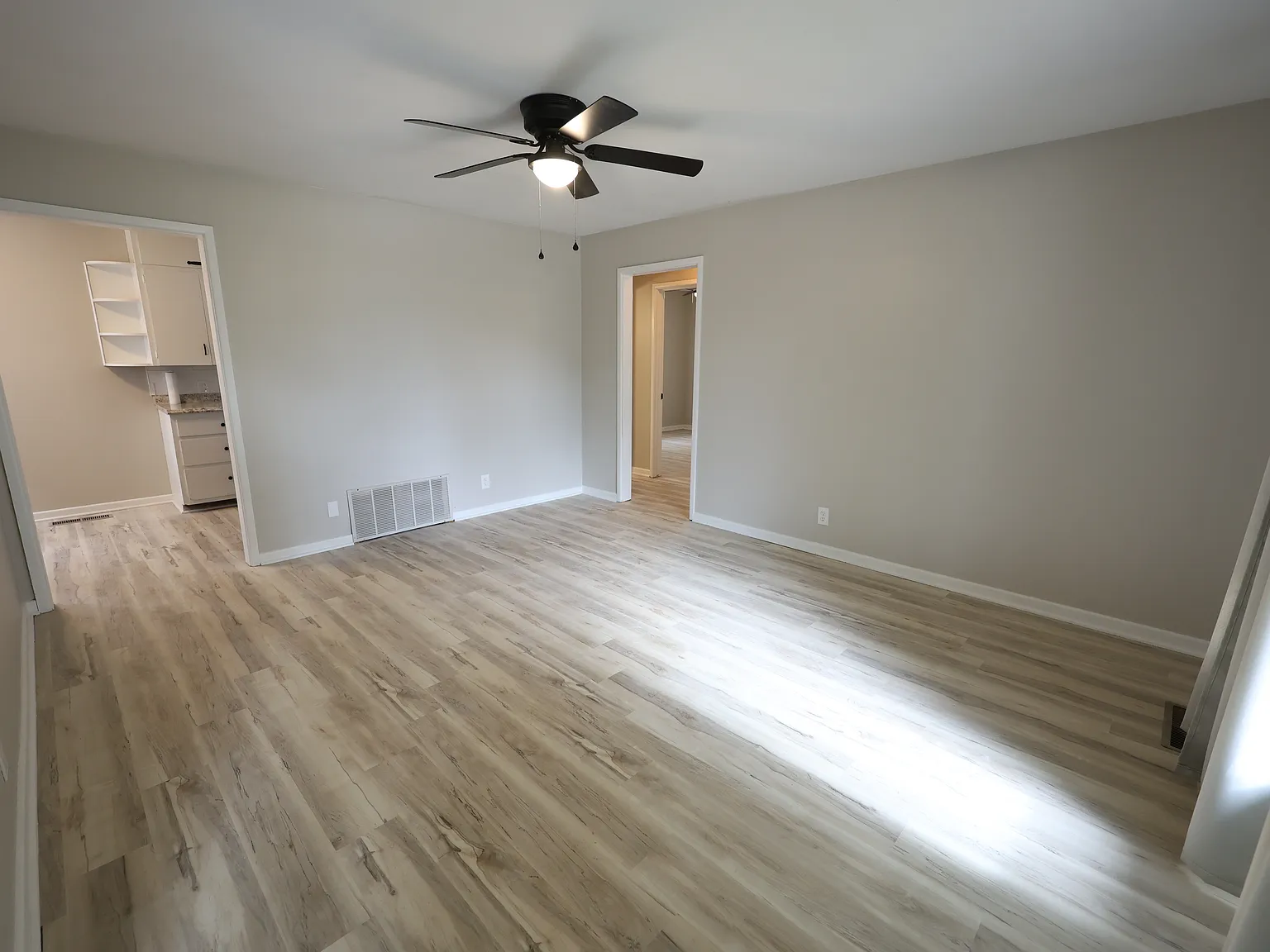 2146 W Haskell St — Photo 4