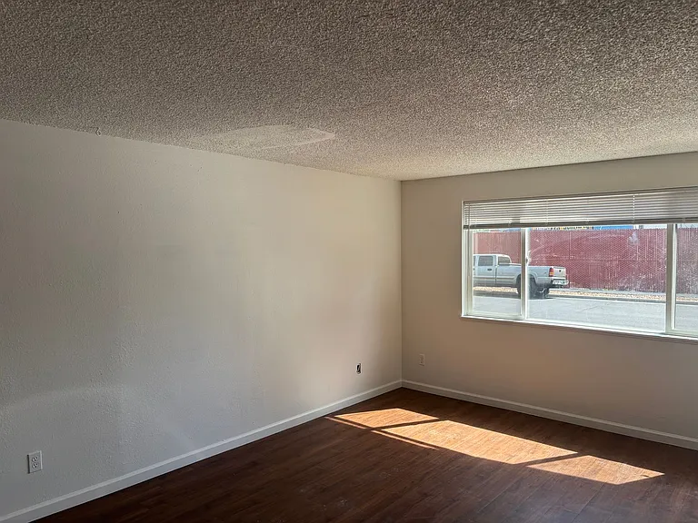 819 NW 7th St — Photo 5