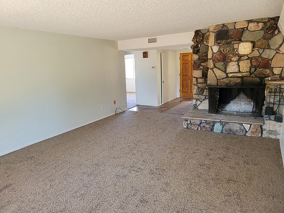 3rd image of 5832 Henley Dr