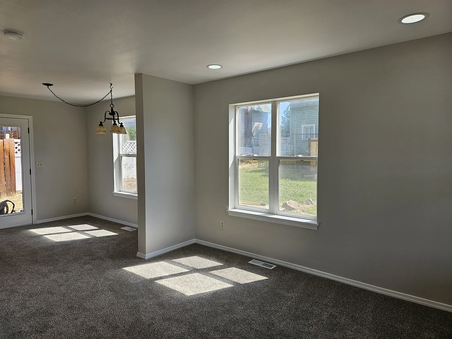 2 bed, 1.5 bath, 1200 sqft, $1,695 — Photo 2