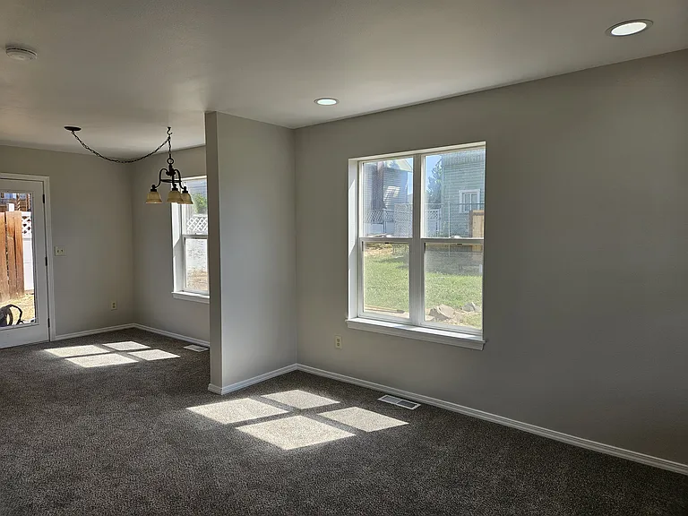 405 W 5th Ave — Photo 2
