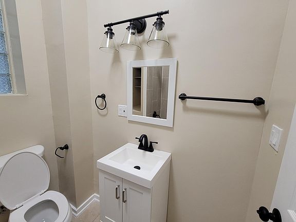 4th image of 1107 N Hermitage Ave #1R