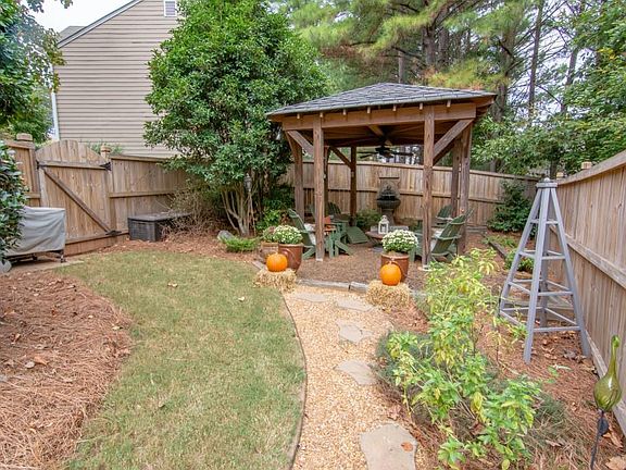 3rd image of 4234 Brighton Way NW