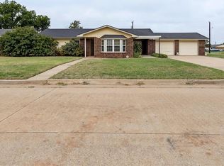 2402 S 15th St, Kingfisher, OK 73750