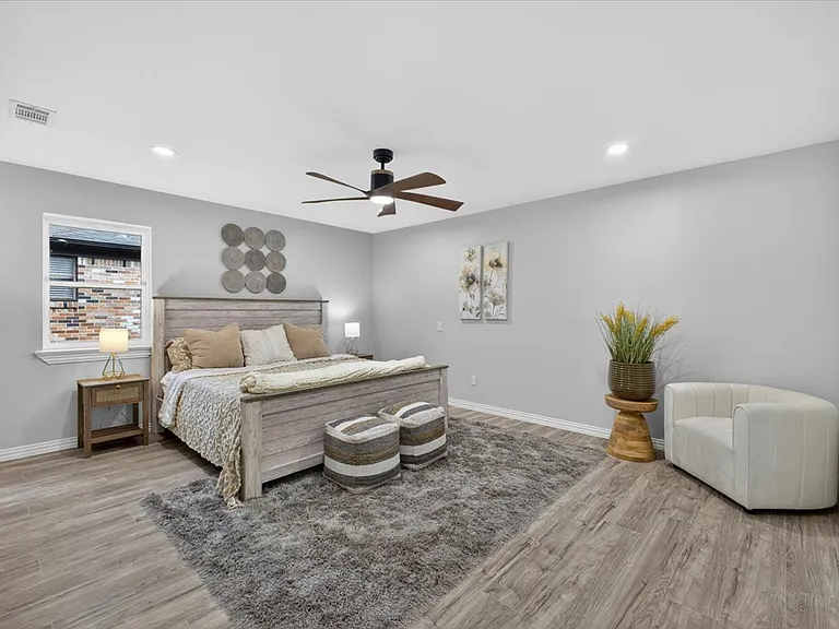 3330 Sharpview Ln — Photo 1