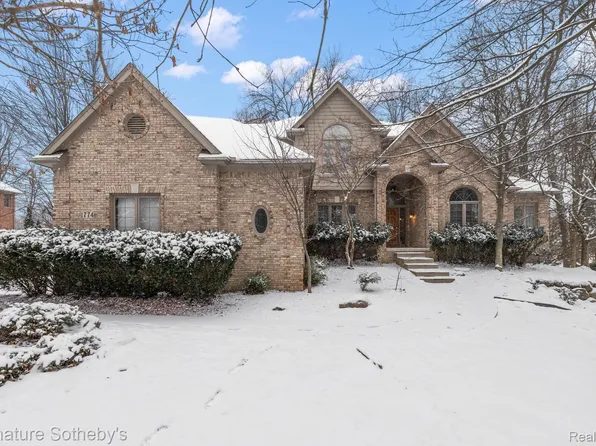 1774 Gleneagles, Highland, MI 48357