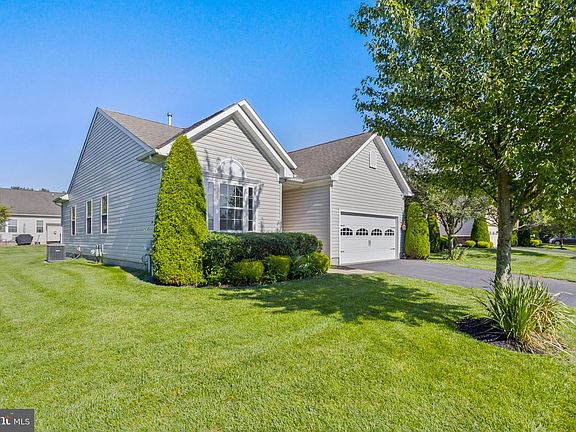 2nd image of 21 Applegate Dr
