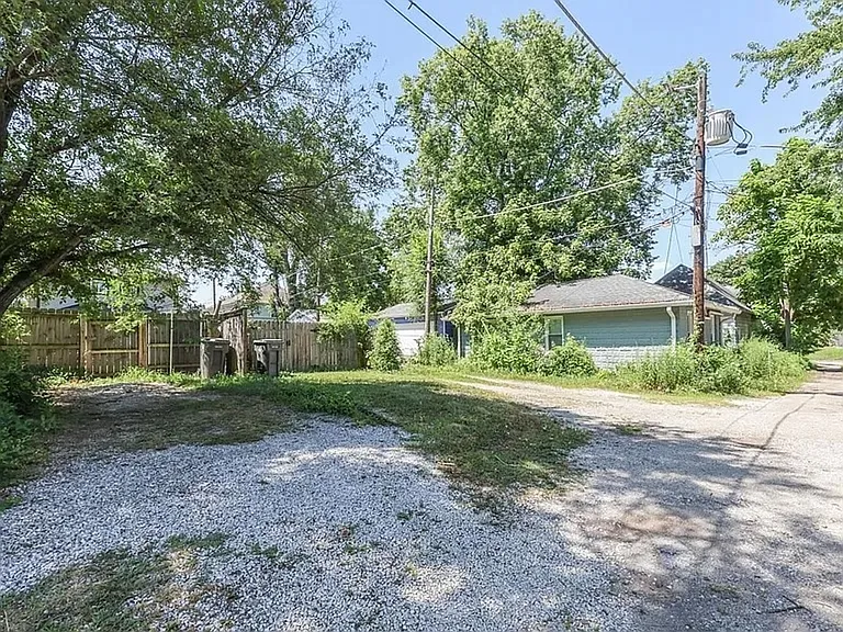 818 Parkway Ave — Photo 43
