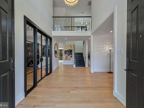 3rd image of 1204 Potomac School Rd