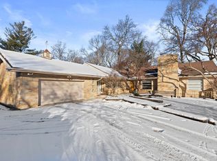 2136 Linden Ln, Palatine, IL 60067
