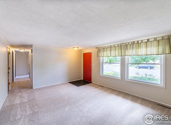 3rd image of 1005 White Elm Dr