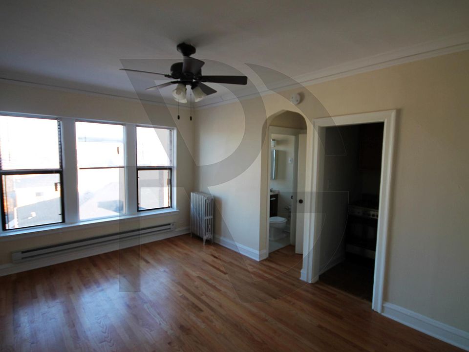 2nd image of 4614 N Paulina St #4614P409