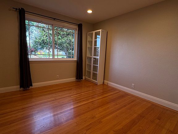 4th image of 1629 Waxwing Ave