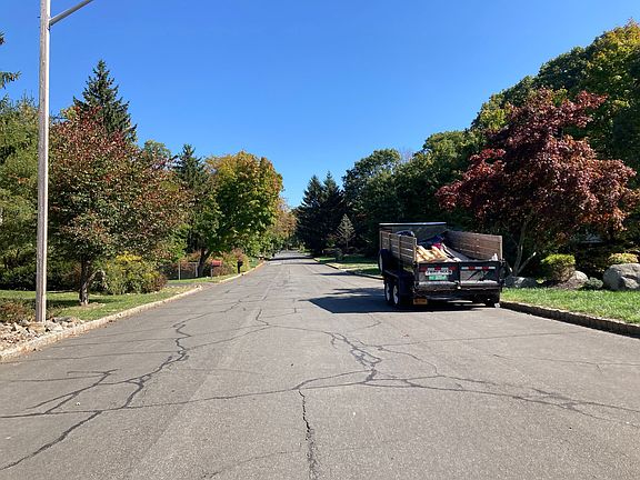 4th image of 15 Palisades Ct