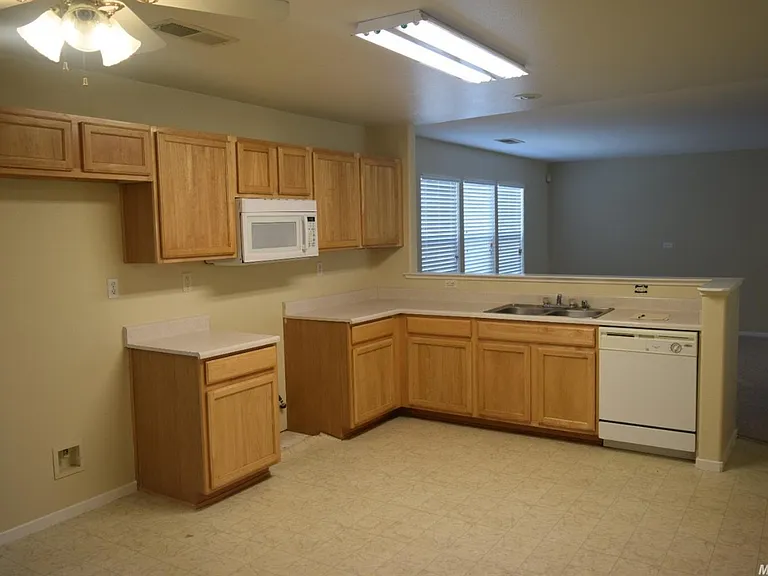 1243 Sunrise Dr — Photo 8