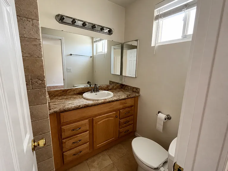 4447 W 172nd St — Photo 15