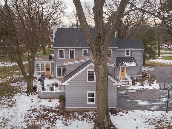 4th image of 222 Hilltop Ln