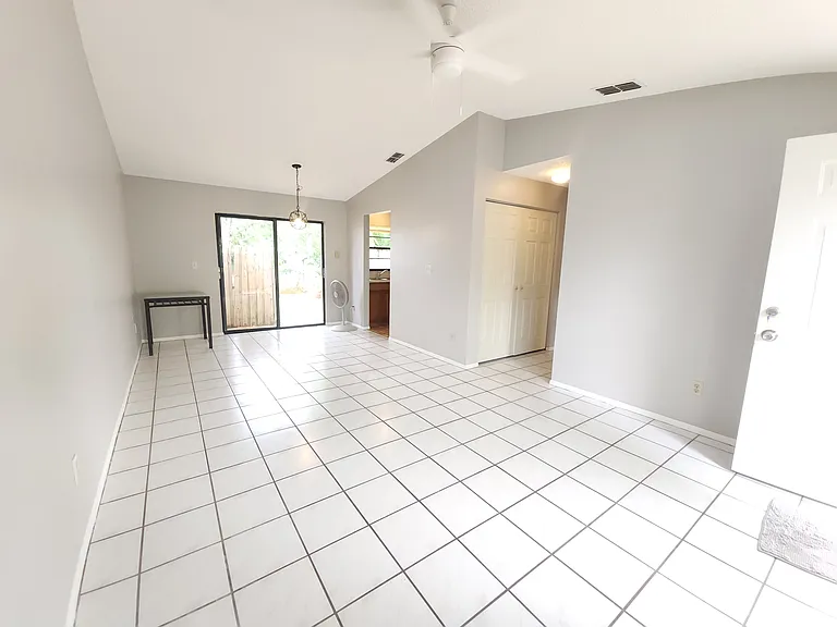 1140 Plaza Comercio NE #2 — Photo 5