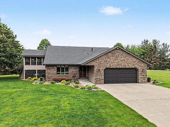 2nd image of 534 Rolling Meadows Ln SE