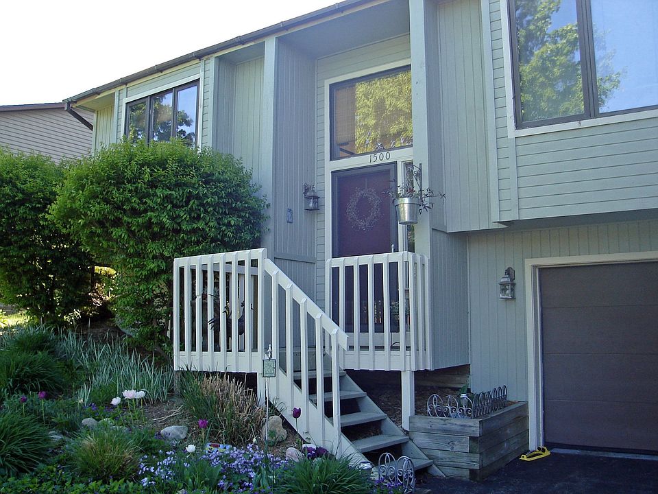 Front view of home
