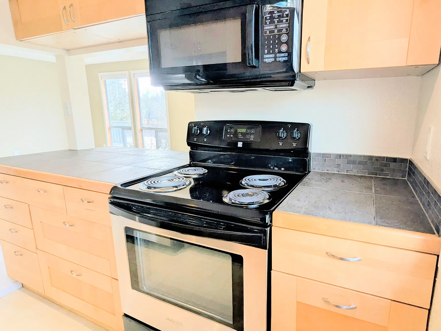 2 bed, 905 sqft, $1,975 — Photo 4