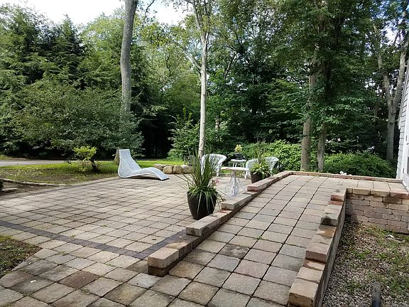 Stone patio w/ access ramp