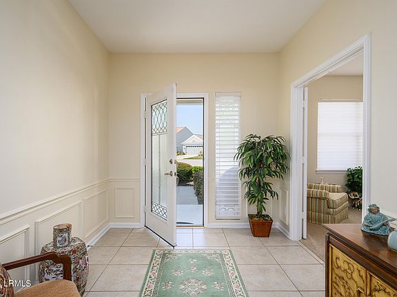 4th image of 8 Geranium Court