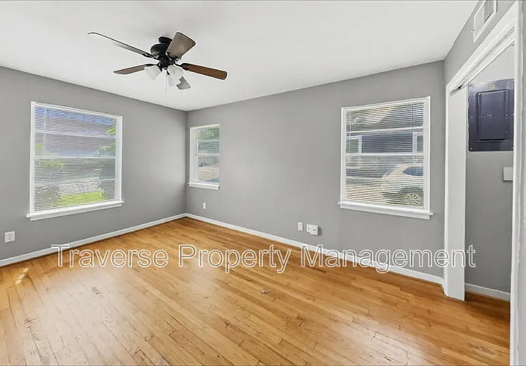 304 S Waco St — Photo 14