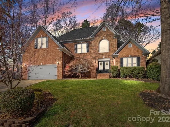 12213 Farnborough Rd, Huntersville, NC 28078