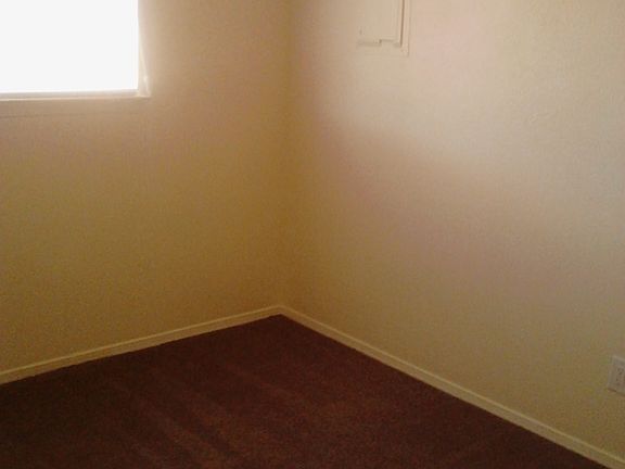 4th image of 12401 Manitoba Dr NE