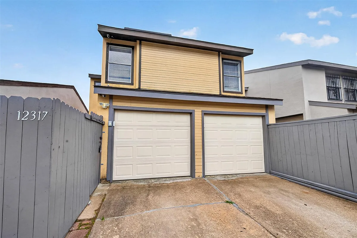 Building Photo - 12317 Crest Lake Dr