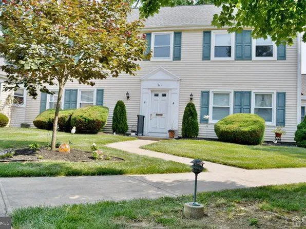 241 Mayflower Way, Monroe Township, NJ 08831