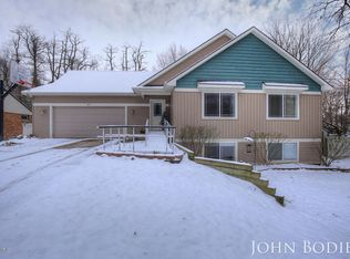 495 Sunnyjune Ave, Holland, MI 49424