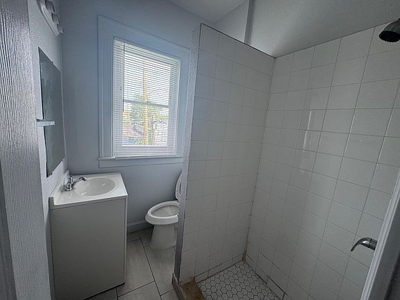5th image of 3724 Wager St #3-3726-A1