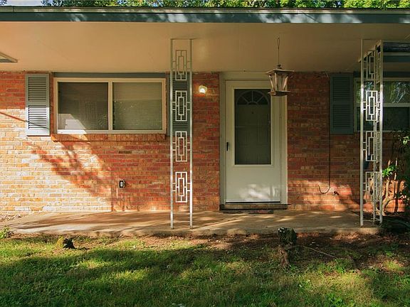 3rd image of 1747 N Oakland Ave
