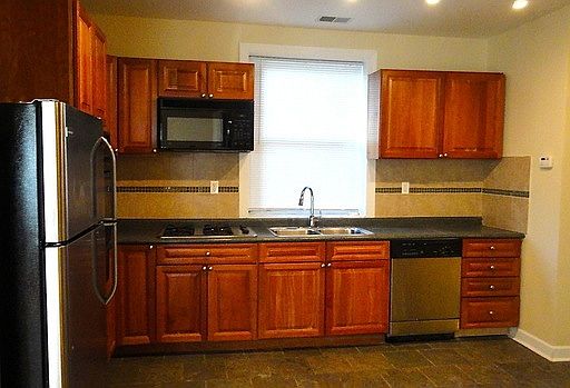 2nd image of 4737 N Leavitt St #1