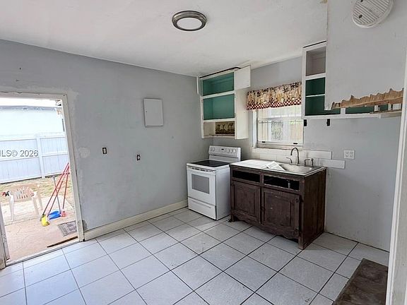 5th image of 544 NW 10th St