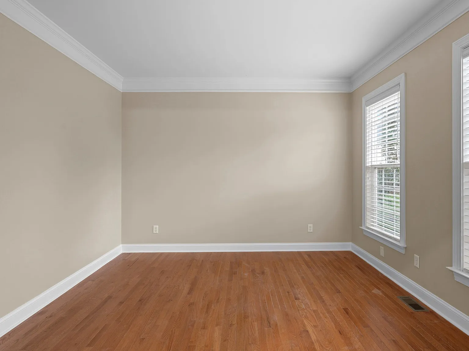 4 bed, 2.5 bath, 3142 sqft, $3,000 — Photo 4