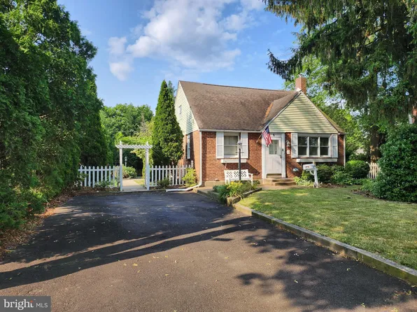 6 Newington Dr, Hatboro, PA 19040