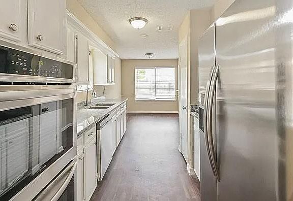 5th image of 2234 W Clare St