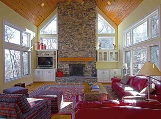 137 Pedlars Pt, Wintergreen Resort, VA 22967